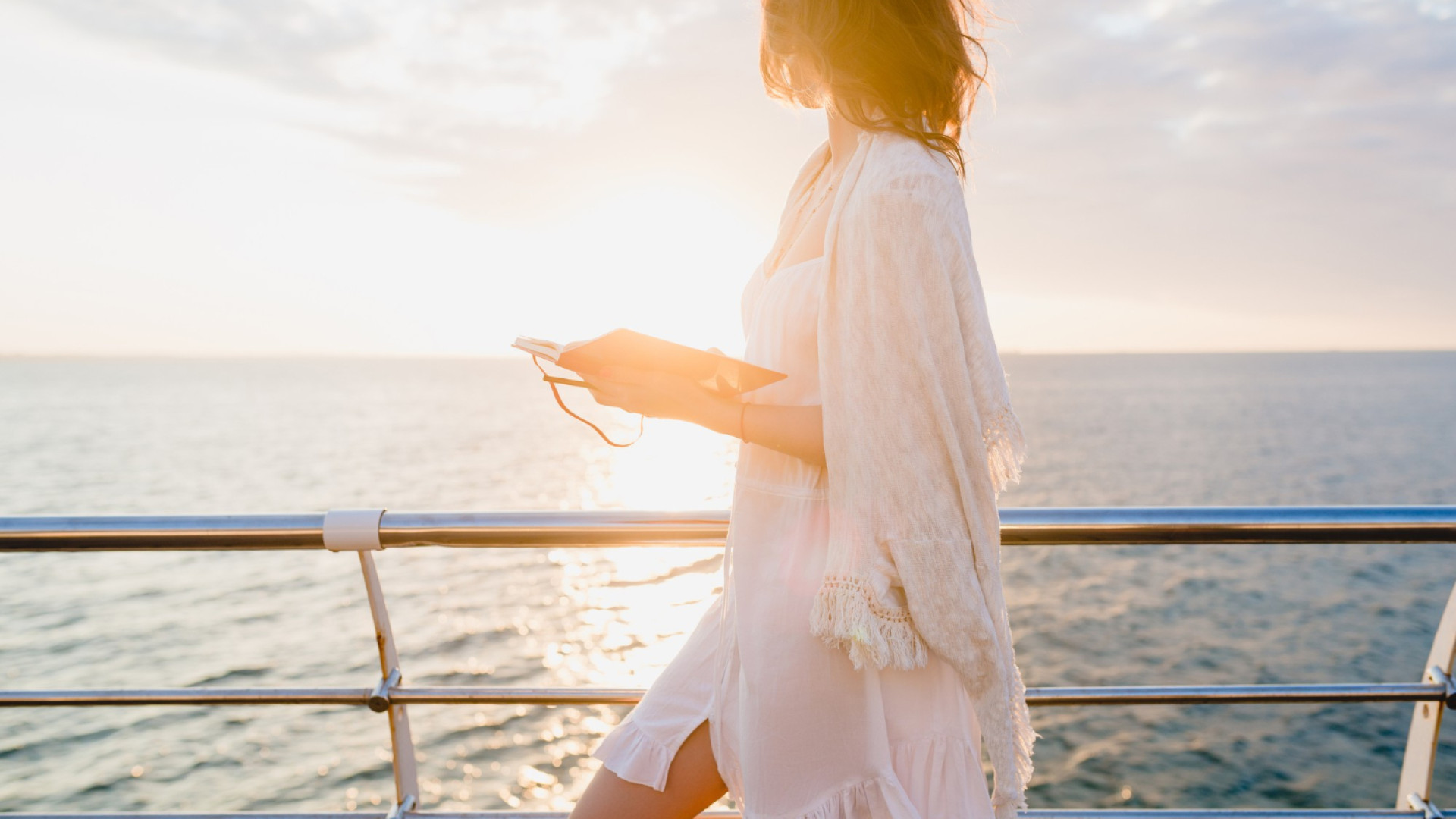 Élégance marine : les tenues de soirée parfaites pour votre croisière